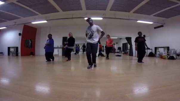 Afro House Spirit : travail technique de base house shuffle