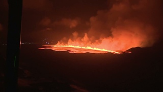 Icelands Reykjanes Peninsula volcano erupts (English subtitles)