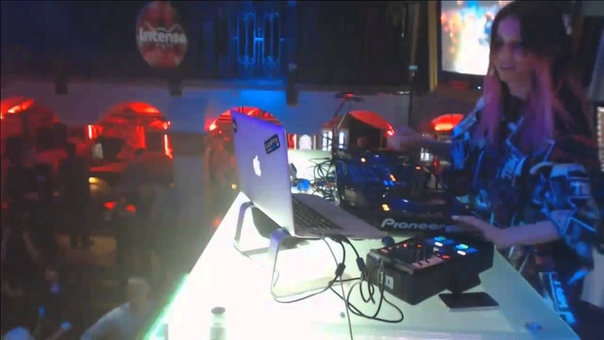 Miss Monique Live Intense Night, Saxon