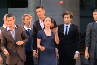 Gandini Juggling: Smashed (Outdoor Version)