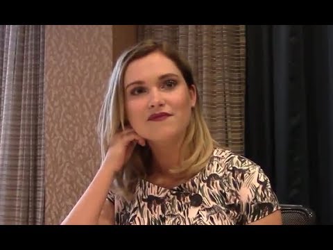 The 100 Eliza Taylor Season 5 Interview ( Comic