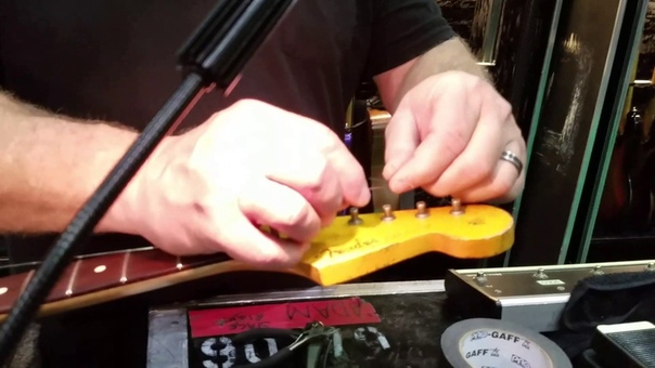 Dave Lee String Changing Technique for John