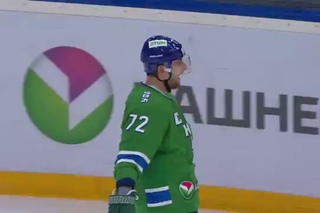 Kings prospect Nikolai Prokhorkin feeds Artyom Chernov with king's assist