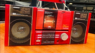 Very beautiful red VICTOR PC-100 cassette player CUONG Giap Bat street, Hanoi, contact 0912832981