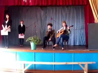 Выступление Булатова Камиля и Булатовой Рушании на 9 мая в Урге. 2013 год.