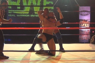 RWE Pro Wrestling - Papadon vs. Biff Busick (10/2013)