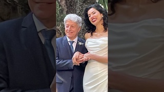 Caco Barcellos casando com a Carla Tilley