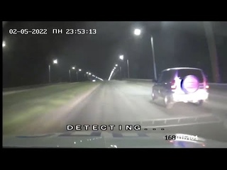 Полицейские в погоне за пьяным водителем прострелили ему четыре колеса
