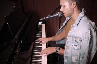 Eric Saade - Darkest Hour (Saade Live Session)