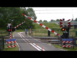 Spoorwegovergang Dordrecht Zuid // Dutch railroad crossing