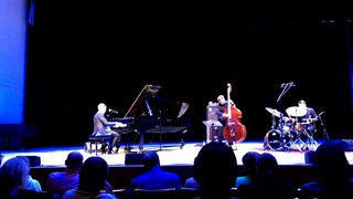 2021 04 22 - Oleg Akkuratov jazz trio part 1