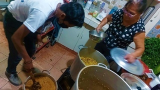 SOMOS PERÚ regala cientos de platos de Sopa seca a la chinchana en el Centro de Lima