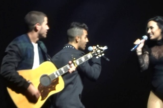 Demi Lovato, Joe Jonas, Nick Jonas - Gotta Find You/This Is Me - July 26, 2016