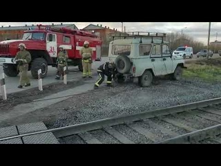 В Воркуте УАЗ врезался в светофор на ЖД переезде 67 Параллель.