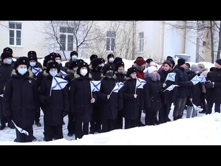Юные кронштадтцы поздравили ветерана