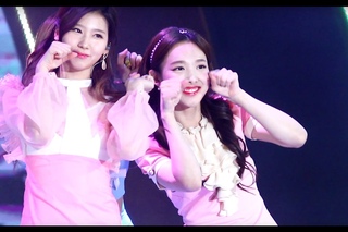 170113 TWICE - CHEER UP @ Golden Disk Awards (Nayeon focus)