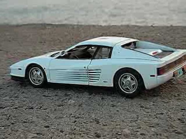 MIAMI VICE FERRARI TESTAROSSA HOT