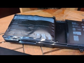 ВЗДУЛСЯ аккумулятор в ноуте Alienware R4 17: СРОЧНАЯ замена батарейки