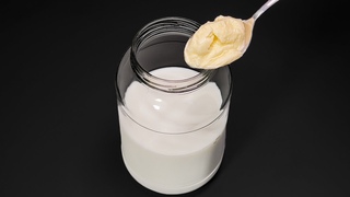 Fgen Sie einfach Butter zu 1 Liter Milch hinzu! Ein paar Leute kennen dieses Geheimrezept
