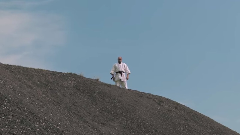 VOJKO V NE MOŽ E ( OFFICIAL