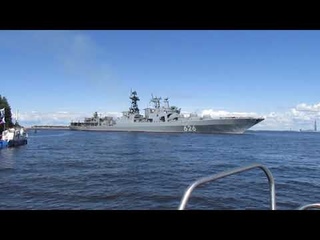 Провожаем корабли после военно-морского парада.