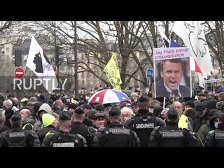 France: Yellow Vests clash with police at anti-vaxx, anti-gov protest in Paris