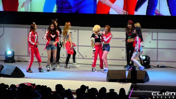 Fancam SNSD Dancing Queen ( LG 3 D Cinema Fastival)
