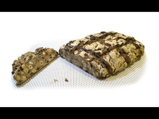 Заварной ржаной хлеб с изюмом и орехами