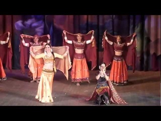 Choli Ke Peeche Kya Hai by Chakkar Dance Group, Moscow, Russia