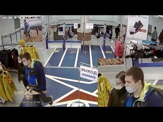 Разыскивается мужчина,  подозреваемый в совершении хищении имущества из магазина спортивных товаров