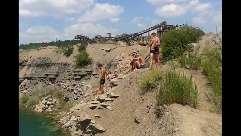 Ден ломается как