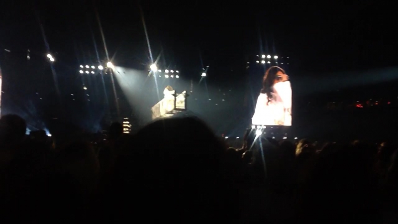 Rihanna, Anti World tour 2016. Acte 1. Sex with