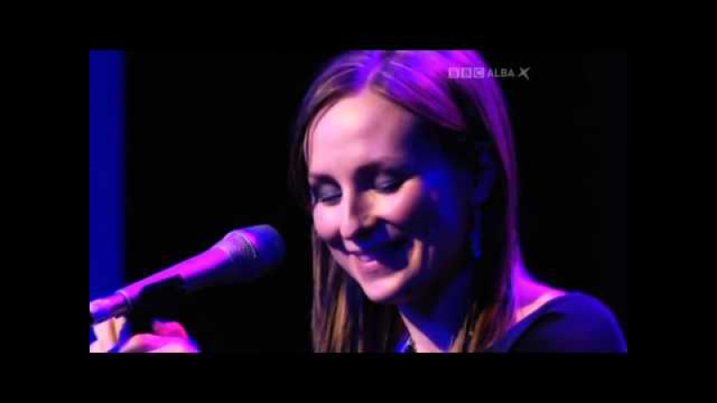 Julie Fowlis, Hug air a bhonnaid Mhoir, seit Puirt a beul, mouth music, BBC Alba, Gaidhlig, Gaelic,