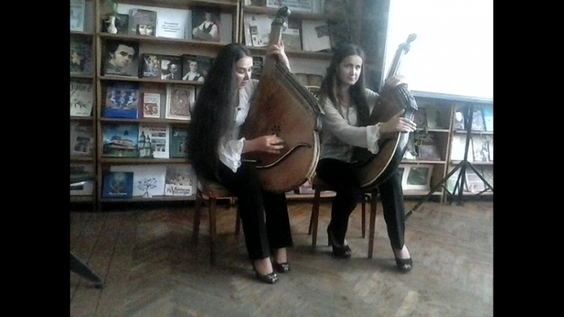 сестра сама