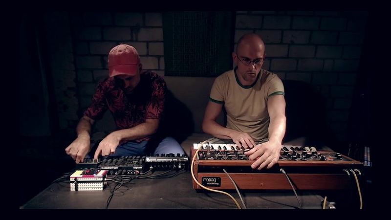 skinnerbox sofa tales, 2 (minimoog, elektron,