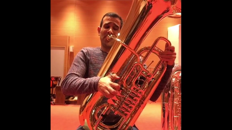 Javier Castaño Medina Быдло (туба