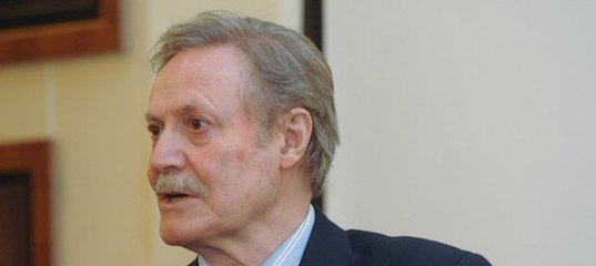 Восемнадцатилетняя малышка демонстрирует сексуальные умения Восемнадцатилетняя малышка демонстрирует сексуальные умения
