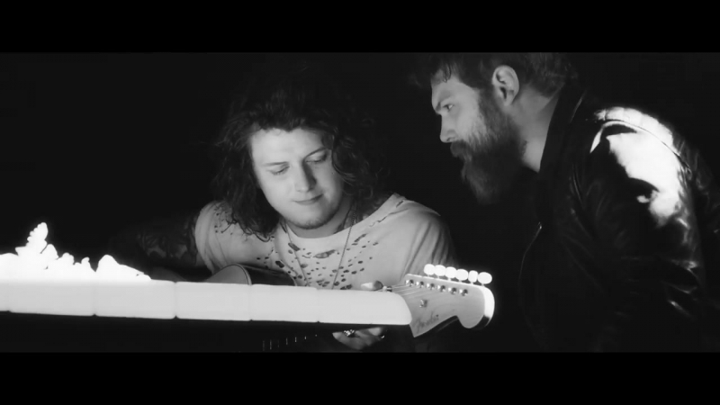 ASKING ALEXANDRIA Alone in a Room ( Official Music