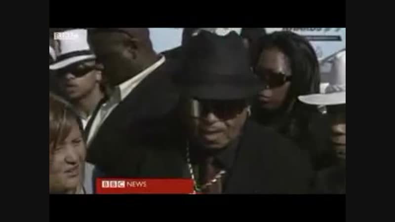 Michael Jacksons family pays