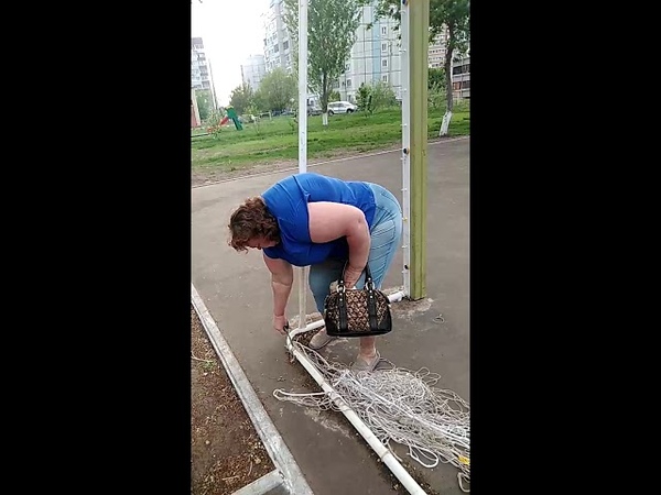В Тольятти на льва Толстого 20 одна бабка не дала школоте