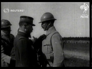 FRANCE: World War 1: General Gouraud presents medals (1916)
