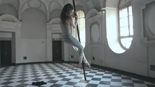 Flying Pole Valeria Bonalume THE WHITE