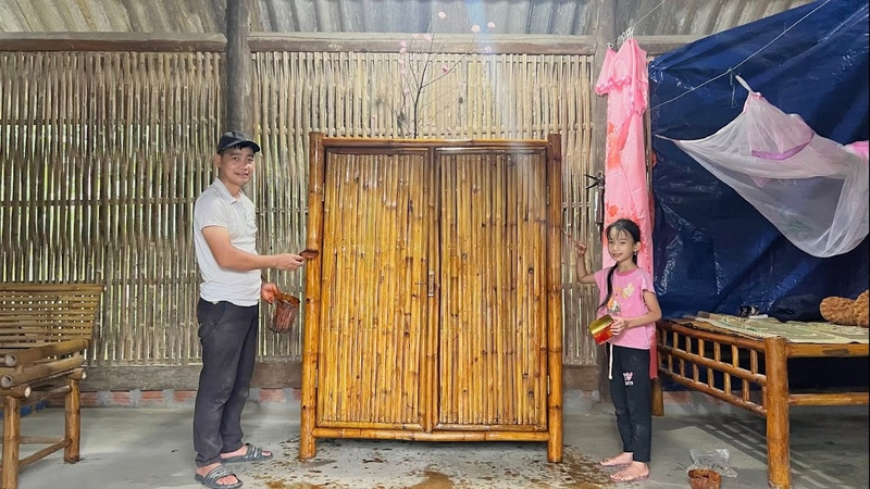 Ngoc Han was happy to receive a special gift from Mr. Madrid. Bamboo cabinet 100