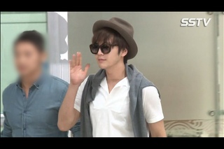 [SSTV] 장근석(Jang Keun Suk) 입국, 근짱의 공항패션 이란? 팬들에겐 ‘꽃미소 발사!’