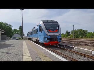 РА3-040 сообщением Джанкой-Керчь прибывает на станцию  Кировская