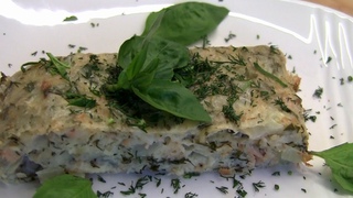 Это самое вкусное, что я когда-либо ела. Экспресс пирог с рыбой и зеленью. #Shorts