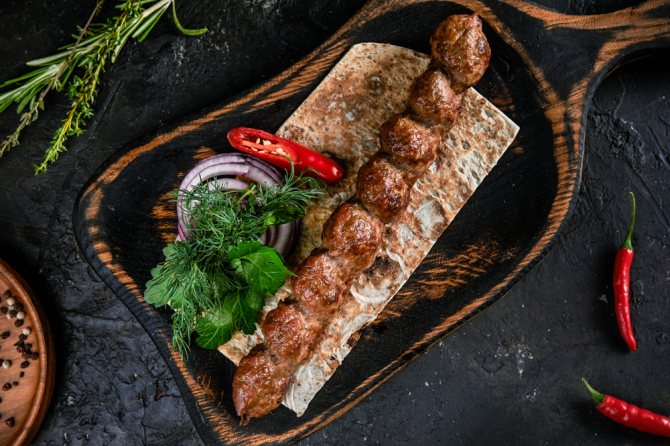 Люля из индейки с печеными овощами