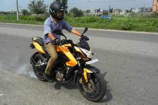 Bajaj Pulsar 200 NS Road Test And Detailed Review