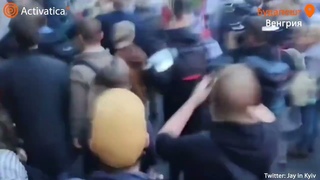 В Венгрии прошли многотысячные акции против сближения с Россией