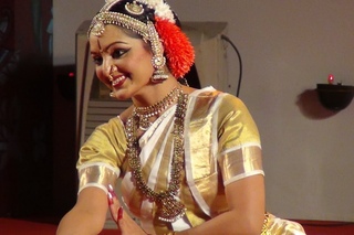 Manju Warrier performing Kuchipudi at Nishagandhi Festival(2), Thiruvananthapuram.